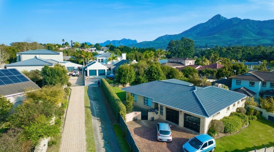 5 Bedroom Property for Sale in Bergsig Western Cape